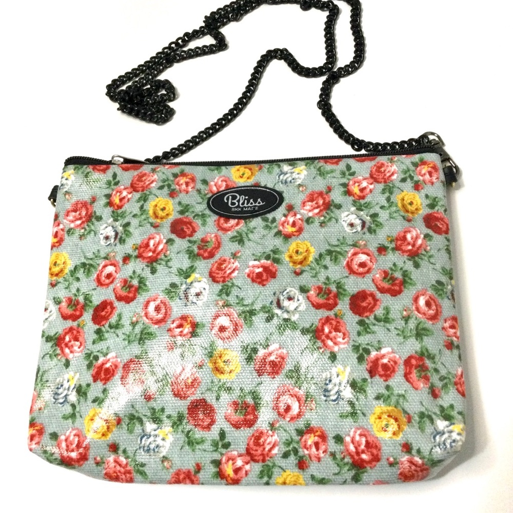 Bliss Floral Crossbody Bag with Detachable Strap..🌹